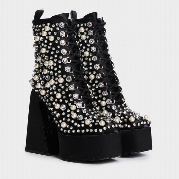 AZALEA WANG Shoes - AZALEA WANG Exclusive " THE STALLION " Platform Boots ( BRAND NEWWWWW !!!!! )